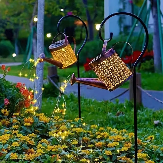 Lanterna Solare Retrò ad Annaffiatoio – L’effetto luminoso decorativo che rende magico ogni giardino