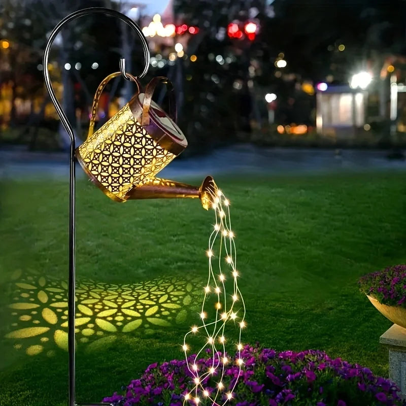 Lanterna Solare Retrò ad Annaffiatoio – L’effetto luminoso decorativo che rende magico ogni giardino