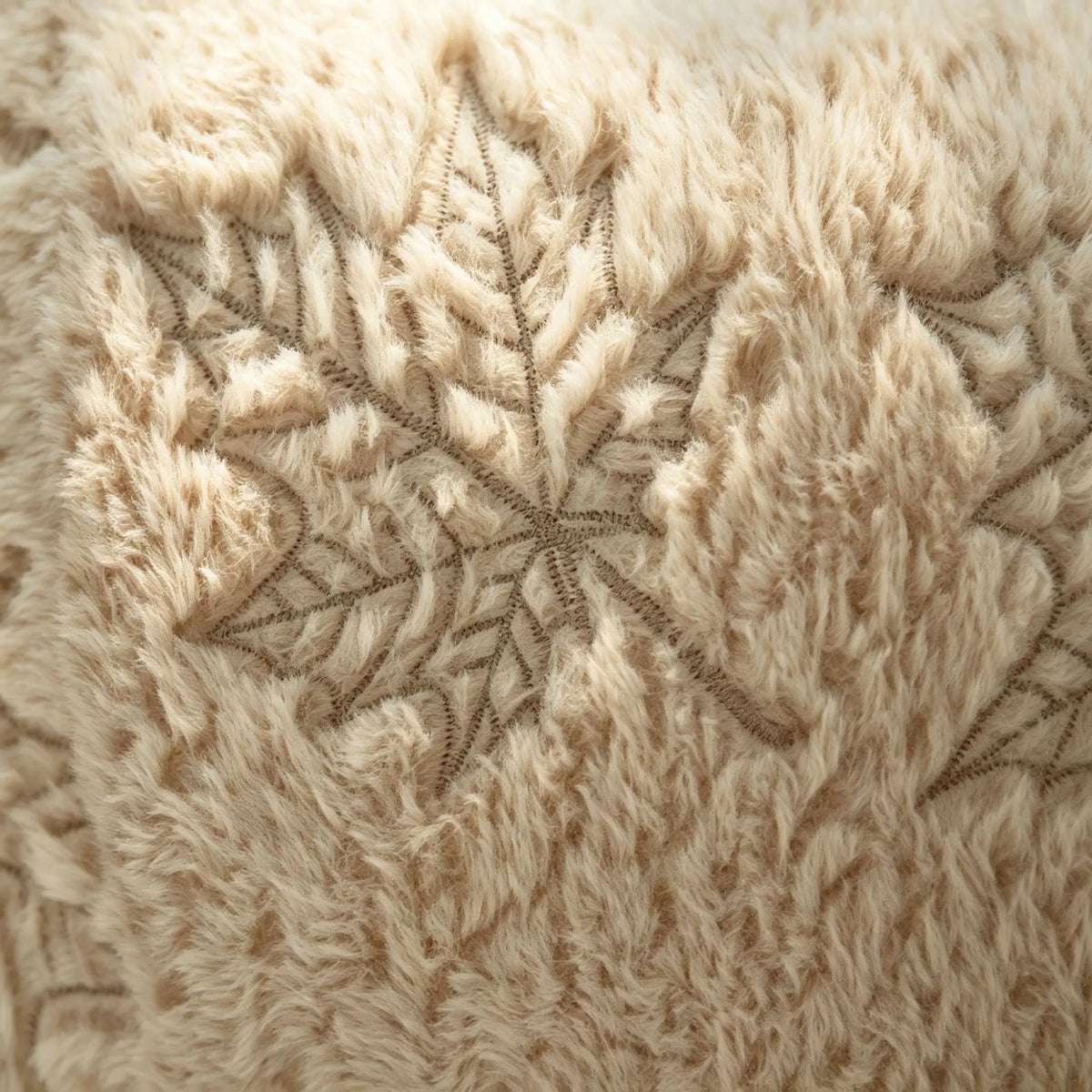 Copricuscino in peluche beige con zucca ricamata